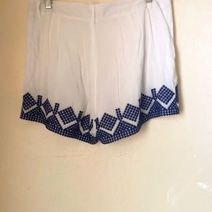 DEVLIN White and Blue Piper Embroidered Women's Shorts Size 8